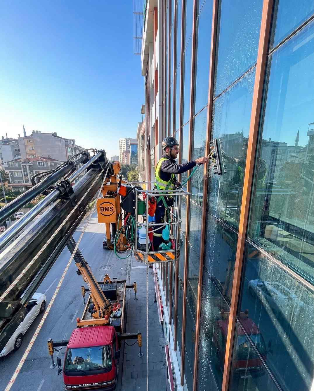 Sepetli platformla Pendik dış cephe temizliği hizmetleri