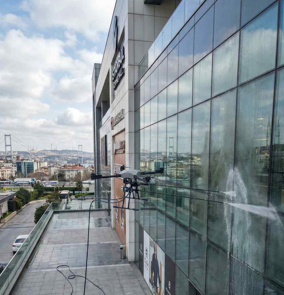 Profesyonel drone ile Kadıköy dış cephe cam temizliği hizmetleri