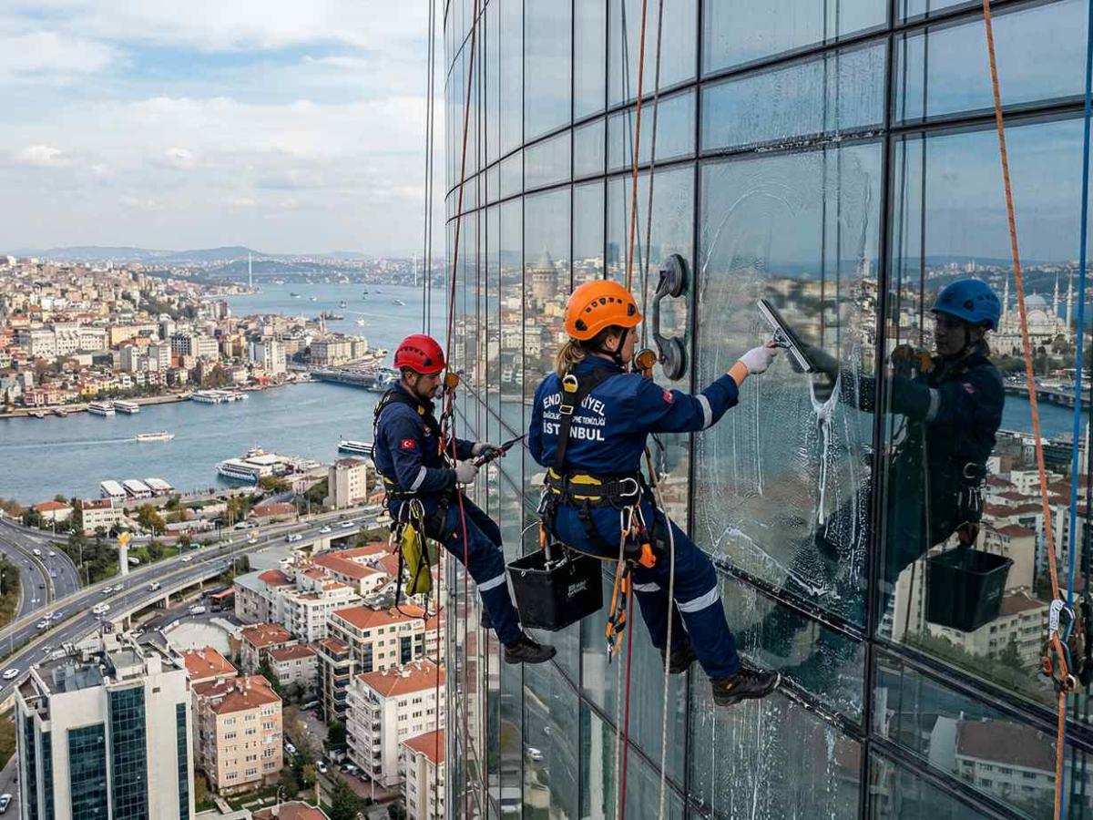 İple erişim ile Mecidiyeköy dış cephe cam temizliği hizmetleri