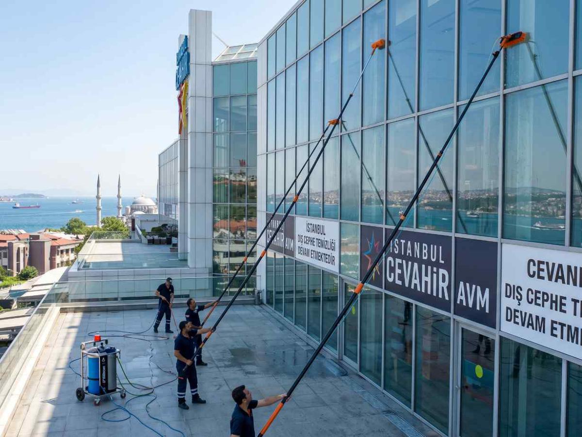 Saf su ile Esenler dış cephe cam temizliği